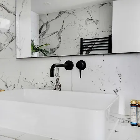 Apartment In The Heart Of The 9th Arrondissement *